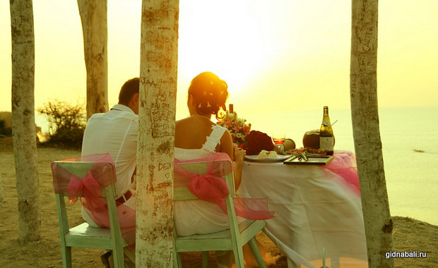 романтический ужин на Бали