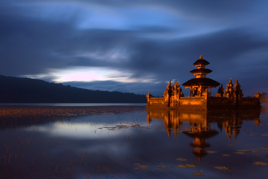 храм Улан Дану на Бали
